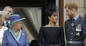Στην αντεπίθεση η Βασίλισσα Ελισάβετ για Χάρι και Μέγκαν
