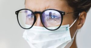 ΕΡΕΥΝΑ: Όσοι φορούν γυαλιά, δύσκολα κολλάνε κορωνοϊό