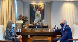 Συνάντηση Αβέρωφ Νεοφύτου με την Επίτροπο Υγείας Στέλλα Κυριακίδου