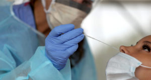 Δυσκολεύει τα πράγματα η βρετανική μετάλλαξη