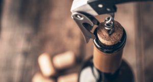 Φελλός: Μια βιομηχανία δισεκατομμυρίων – ΒΙΝΤΕΟ