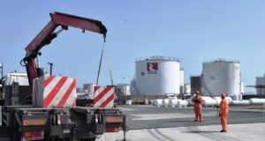 ΕΛΛΗΝΙΚΑ ΠΕΤΡΕΛΑΙΑ: Κατεδαφίζονται οι εγκαταστάσεις πετρελαιοειδών στη Λάρνακα