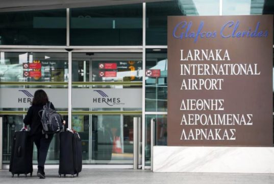 Tέλος στην ταλαιπωρία στο αεροδρόμιο Λάρνακας: Ανοίγει ξανά η πρόσβαση στις αφίξεις – Τι αλλάζει από αύριο