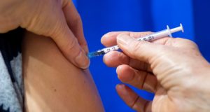 Πέραν των 10,000 τα ραντεβού για εμβολιασμό των ηλικιών 18-21