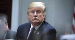 Σε νέα μπλεξίματα ο Τράμπ