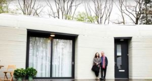 Ζευγάρι μετακόμισε στo πρώτο 3D εκτυπωμένο σπίτι στην Ευρώπη