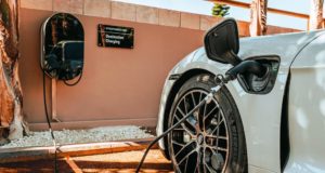 Πέντε φορτιστές Porsche στο ξενοδοχείο Four Seasons στη Λεμεσό