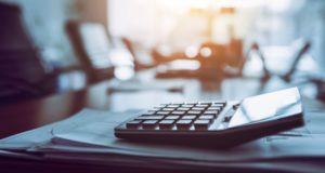 ΕΡΕΥΝΑ: Το μυστήριο των προμηθειών – πού πηγαίνει, τελικά, το χρήμα;