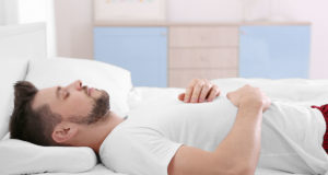 Το έξυπνο κόλπο για να κοιμηθείτε όταν κάνει ζέστη