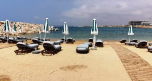 Άνοιξε για το κοινό η εμπορική ζώνη της Mαρίνας της Αγίας Νάπας