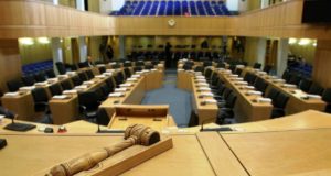 Η Βουλή ψήφισε το νόμο για τον Έφορο Φορολογίας