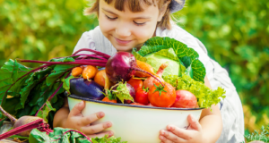 Υπάρχει απλός τρόπος για να μάθουν τα παιδιά να τρώνε λαχανικά