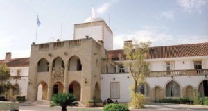 Ο Πρόεδρος συγκάλεσε έκτακτη σύσκεψη για τα επεισόδια