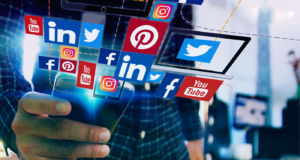 «Κολλημένοι» στα κοινωνικά δίκτυα οι Κύπριοι