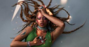 H Swarovski αναθεωρεί το παρελθόν της… για ένα νέο παρόν χωρίς αποκλεισμούς