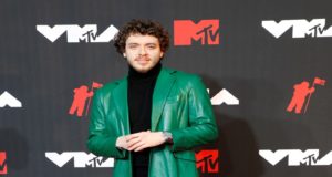 Ο πολύ-πλατινένιος rapper Jack Harlow φόρεσε TOMMY HILFIGER