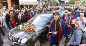 Μίκης Θεοδωράκης – Η Κρήτη αποχαιρετά το Άξιον τέκνο της