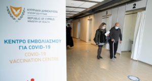 Ξεκινά η χορήγηση 3ης δόσης του εμβολίου σε άτομα 65 ετών και άνω