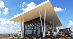 Caffè Nero στο Neo Plaza