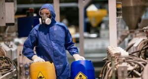 Κομισιόν: Περιορισμός στις επιβλαβείς χημικές ουσίες που περιέχονται στα απόβλητα