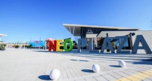 Το Neo Plaza φόρεσε τα γιορτινά του και σας προσκαλεί στο Χριστουγεννιάτικο χωριό