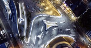 Έφτασε η ώρα για τα εγκαίνια της Πλατείας Ελευθερίας