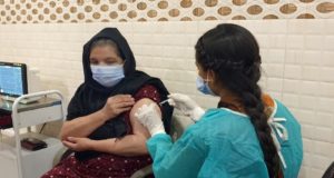 Πάνω από 2,2 εκ. δόσεις εμβολίου κατά του κορωνοϊού για Αφγανούς πρόσφυγες