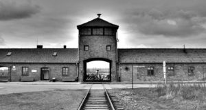 77 χρόνια από την απελευθέρωση του στρατοπέδου συγκέντρωσης στο Άουσβιτς