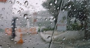 Σταδιακή πτώση της θερμοκρασίας και βροχές