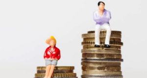 Oι ευρωβουλευτές σηκώνουν μανίκια για να μπει τέλος στο μισθολογικό χάσμα