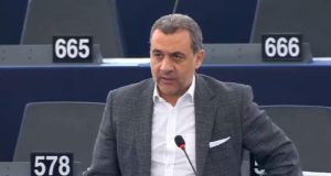 Νίκη των δημοσιογράφων – Υιοθετήθηκε γνωμοδότηση του Ευρωβουλευτή Λ. Φουρλά