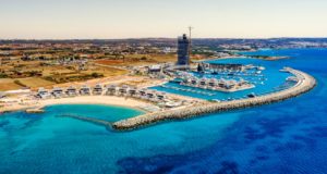 Μαρίνα Αγίας Νάπας: Ξεκίνησε η παράδοση των πολυτελών επαύλεων