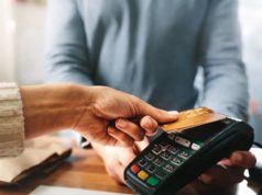 Ο Κύπριος εγκαταλείπει τα μετρητά – Κυριαρχούν κάρτες και online αγορές