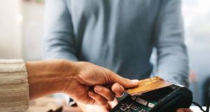 Αυτές είναι οι επιχειρήσεις που έχουν υποχρέωση πληρωμής με κάρτα