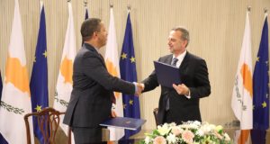 Έπεσαν οι υπογραφές για την συνεργασία Υφ. Έρευνας με Amazon Web Services