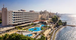 Η Louis Hotels στηρίζει τον Σύνδεσμο «Ένα Όνειρο Μια Ευχή»
