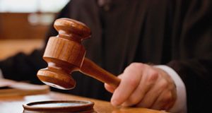 Δικηγόρος χρέωνε οκταπλάσια για έξοδα – Τι πρόστιμο του επέβαλε το Πειθαρχικό Συμβούλιο