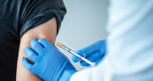 ΕΡΕΥΝΑ: Το εμβόλιο για τον έρπητα ζωστήρα μειώνει τον κίνδυνο καρδιαγγειακής νόσου και εγκεφαλικού