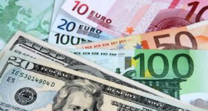 Ισοτιμία ευρώ και δολαρίου πρώτη φορά μετά από 20 χρόνια