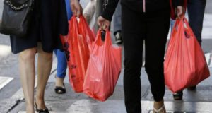 Αυτή είναι η ημερομηνία απαγόρευσης πώλησης της λεπτής πλαστικής σακούλας