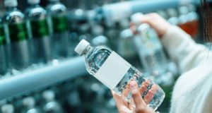 Γιατί δεν θα πρέπει να ξαναπιούμε ποτέ νερό από πλαστικό μπουκάλι