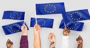 Ευρωβαρόμετρο: Aύξηση της εμπιστοσύνης των πολιτών προς την ΕΕ