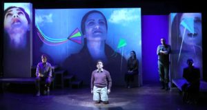 Το θέατρο Αντίλογος κάνει πρεμιέρα με την παραγωγή «Μην πυροβολείτε τον χαρταετό»