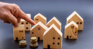 Δημογραφικές αλλαγές, τιμές ακινήτων και το κοκκαλούιν του πουπούξιου