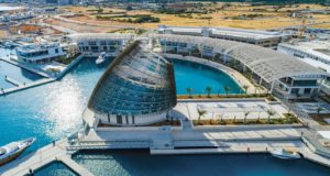 H Μαρίνα Αγίας Νάπας μεταμορφώνεται σε ένα χριστουγεννιάτικο χωριό