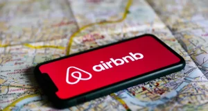 Υφ. Τουρισμού: Στα €222 το τέλος εγγραφής στο σχετικό μητρώο για τα airbnb