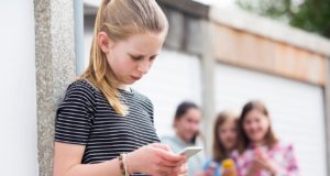 Πού σταματά το αστείο και πού ξεκινά η διαδικτυακή βία; – Μεγάλο το πρόβλημα και στην Κύπρο