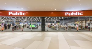 Αλλαγή ηγεσίας στo Public Group: Ο Ρόμπυ Μπουρλάς ολοκληρώνει έναν επιτυχημένο μετασχηματισμό – Νέος CEO ο Δημήτρης Γαλάνης