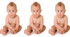 Σχέδιο ωφελημάτων σε οικογένειες με τρίδυμα και άνω αποφάσισε το Υπουργικό