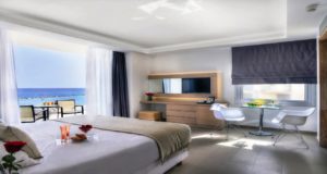 Ζήσε ξανά μαγικά Χριστούγεννα με τη Louis Hotels